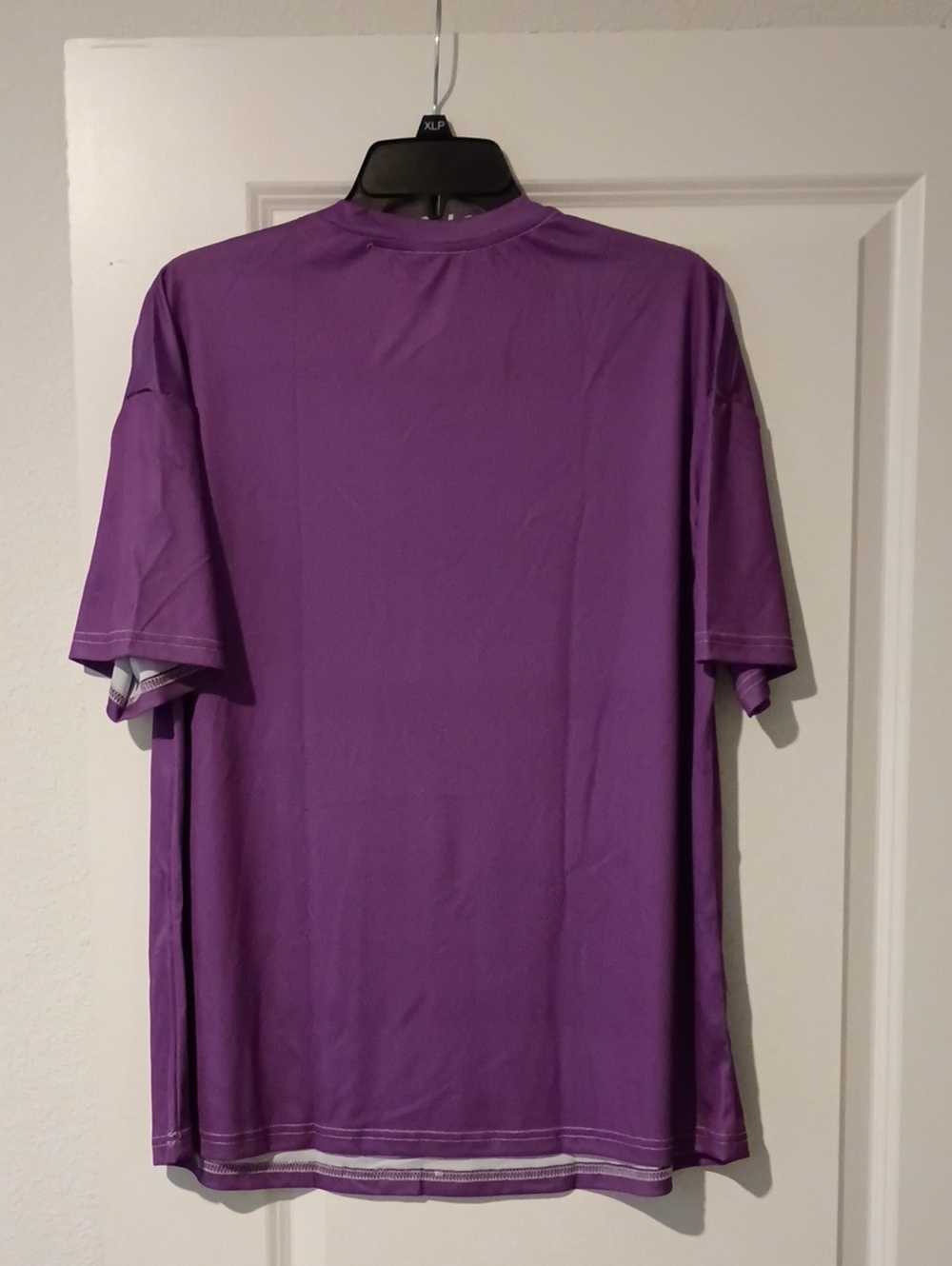 Purple Graphic Tee with Key-and-Lips With Earrings New - Picture 4 of 7